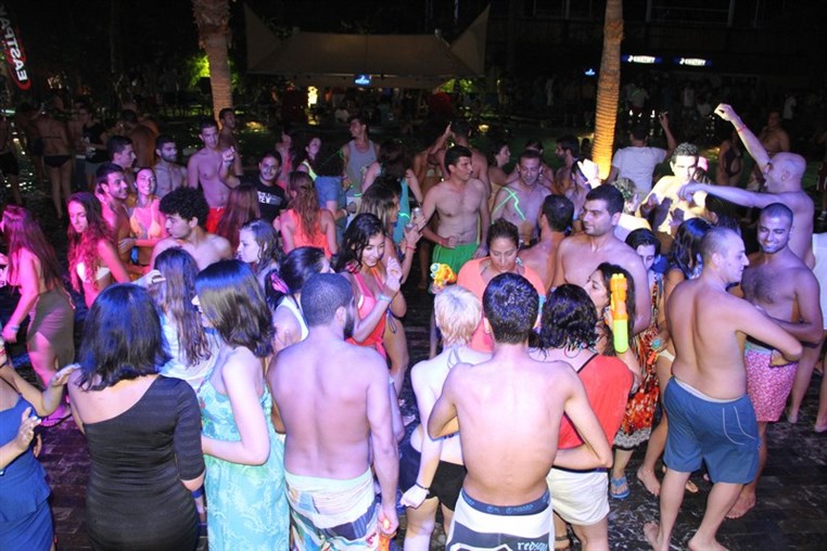 Lebanon Largest FOAM Party 3 (1)